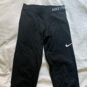 Black Nike capri leggings
